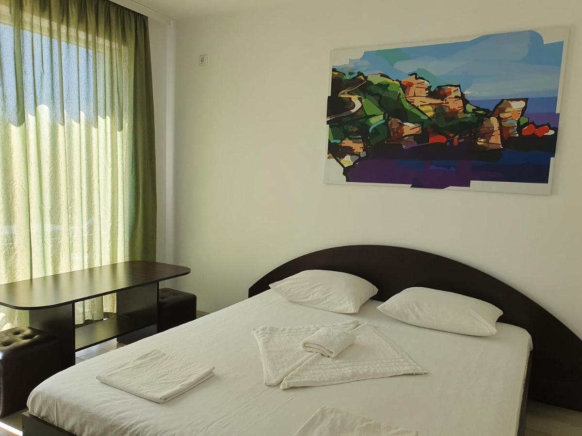 Family House Manolov Hotel Obzor Exterior photo